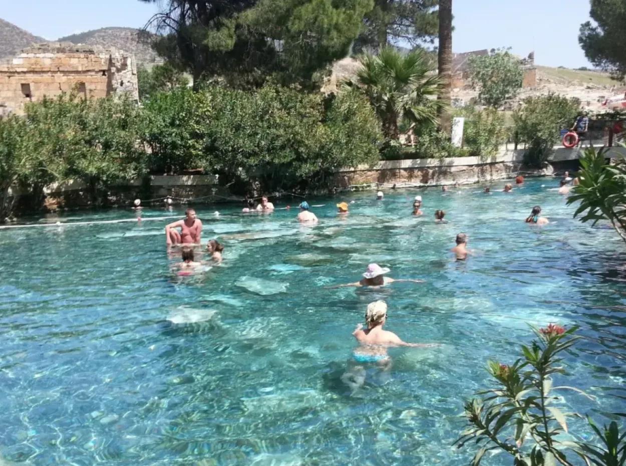 Pamukkale & Hierapolis Tour – Thermalquellen & Antike Ruinen