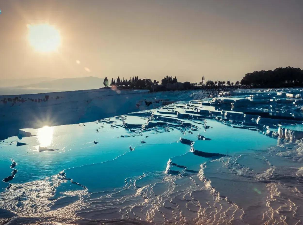 Pamukkale & Hierapolis Tour – Thermalquellen & Antike Ruinen
