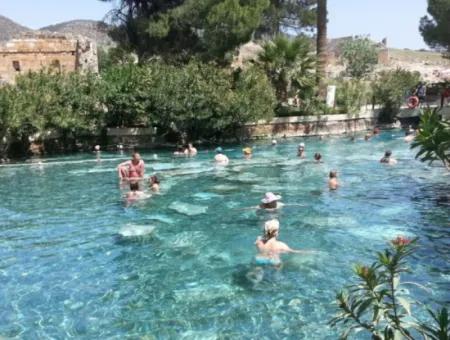 Pamukkale & Hierapolis Tour – Thermalquellen & Antike Ruinen
