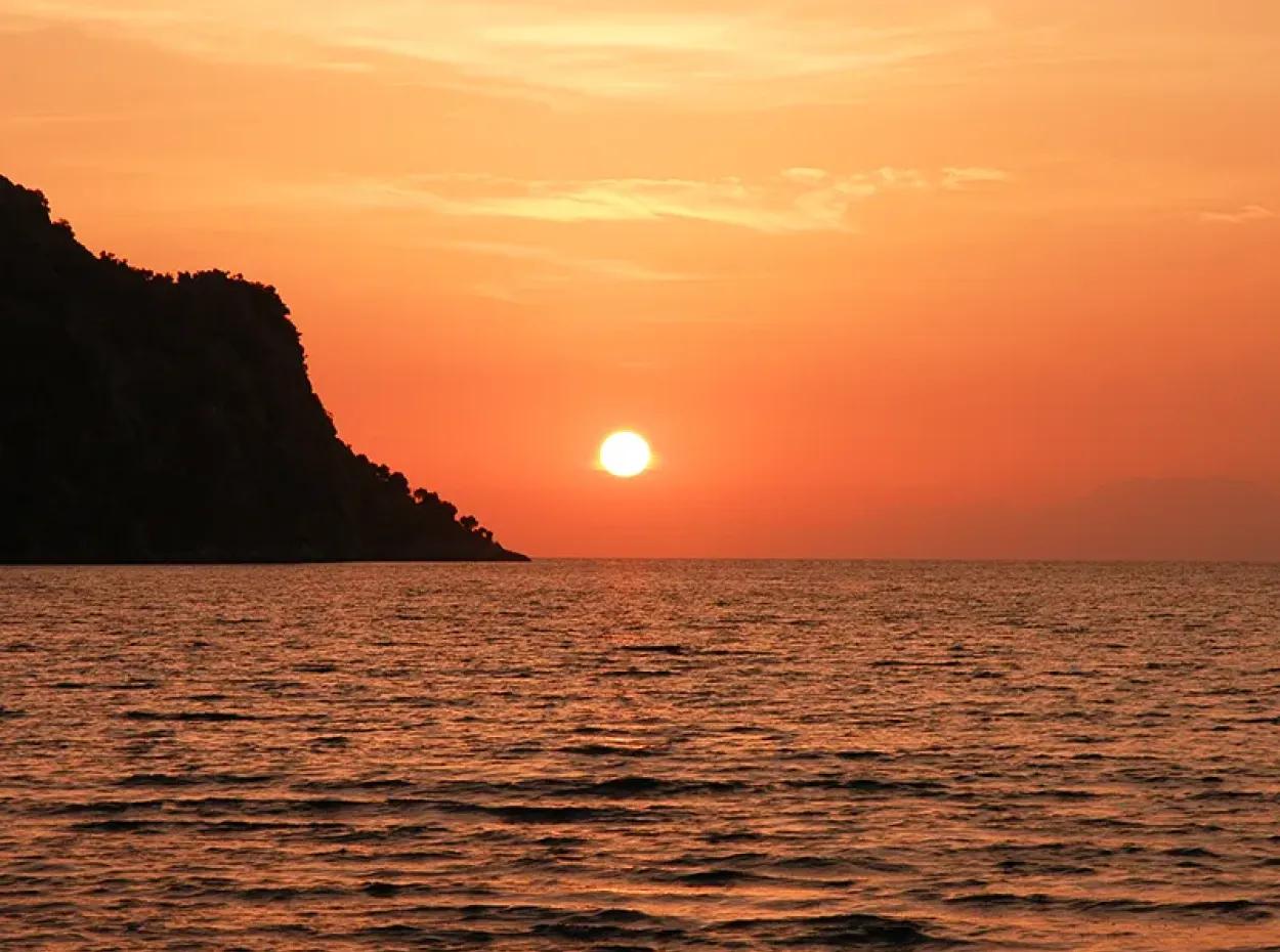 Moonlight Cruise – Köyceğiz Gölü Akşam Tekne Turu Ve Bbq