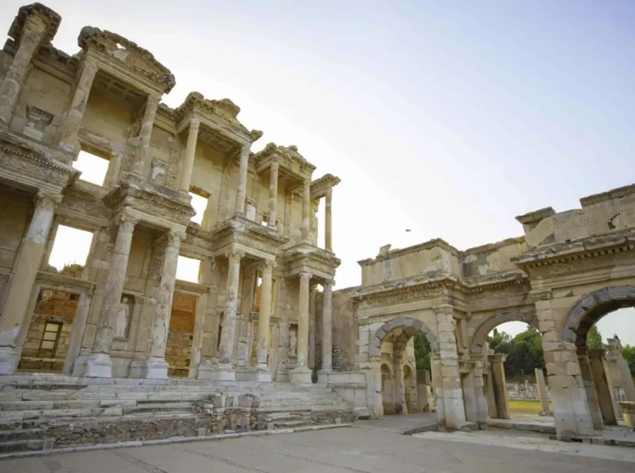 Efes & Meryem Ana Evi Turu – Tam Gün Antik Şehir Deneyimi